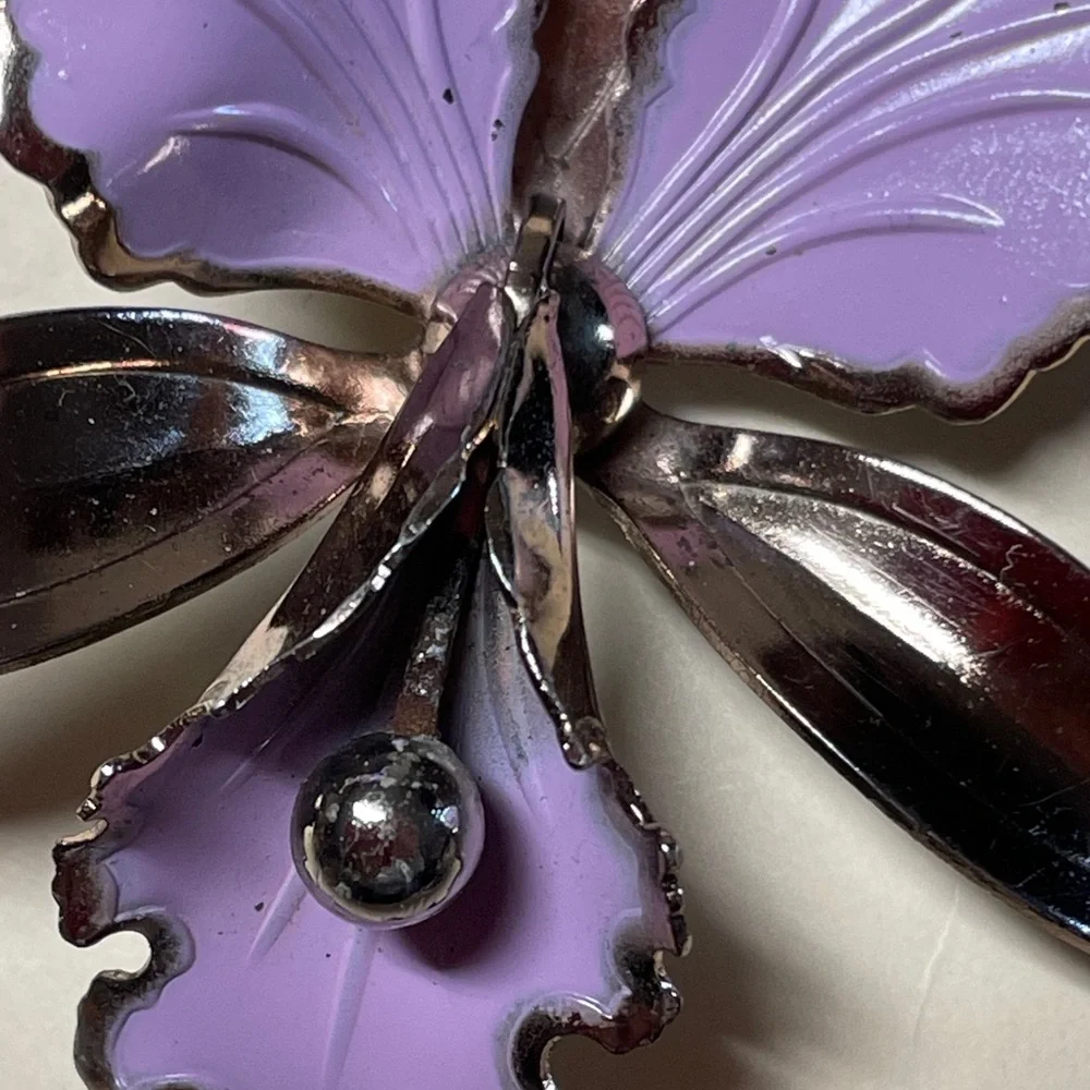 50s Lavender & Gold Orchid Pendant - Picture 4 of 6